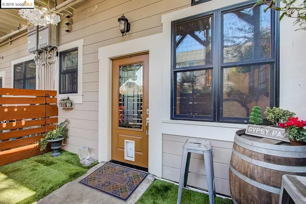 3139 West St Oakland, CA 94608
