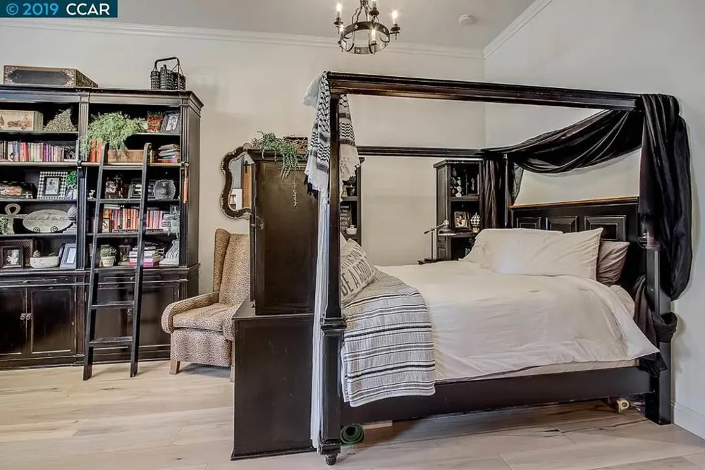 3139 West St Oakland, CA 94608