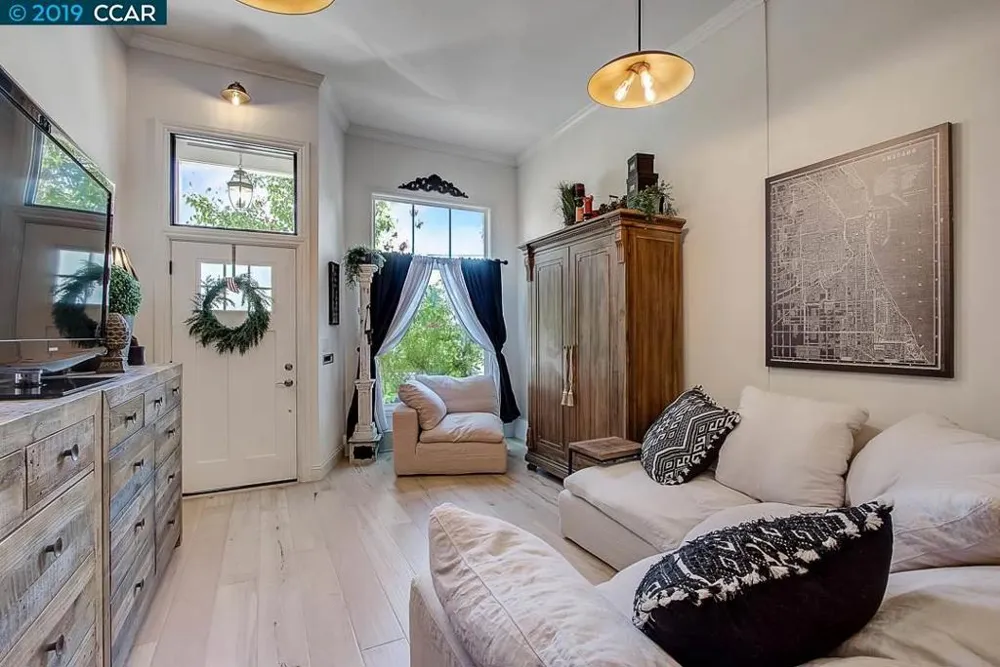 3139 West St Oakland, CA 94608
