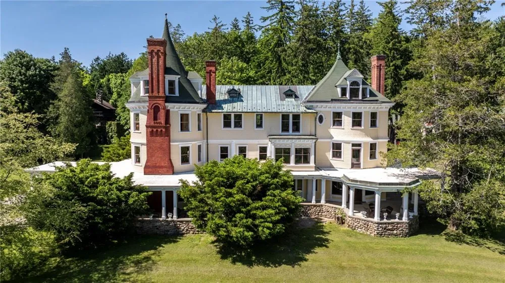 45 Hitchcock Lane Millbrook, NY 12545