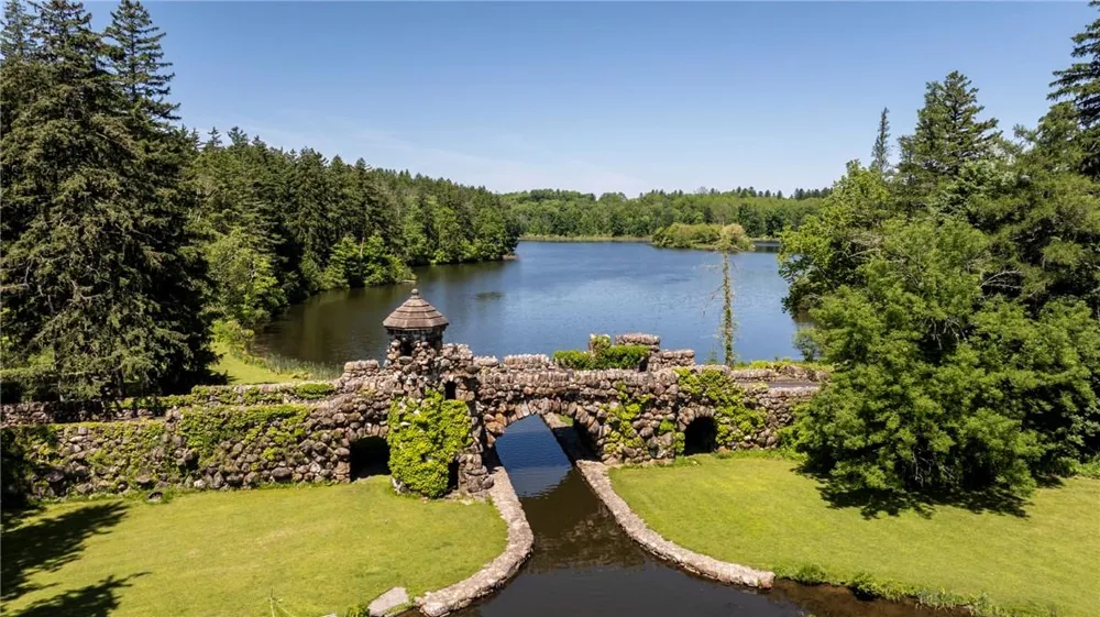 45 Hitchcock Lane Millbrook, NY 12545