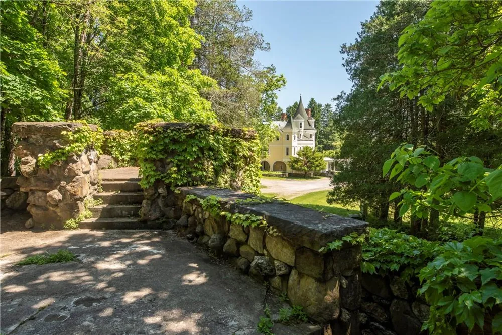 45 Hitchcock Lane Millbrook, NY 12545