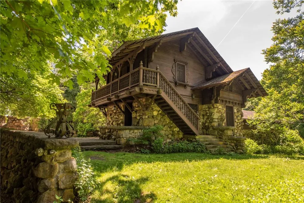 45 Hitchcock Lane Millbrook, NY 12545