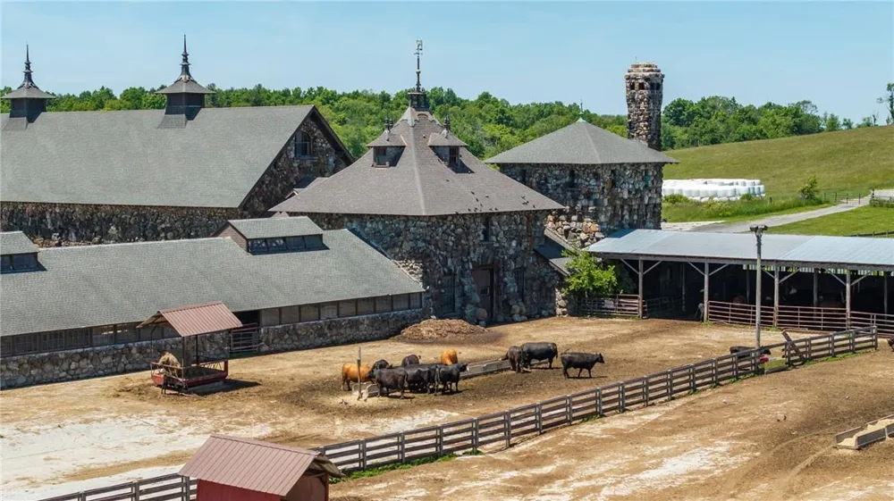 45 Hitchcock Lane Millbrook, NY 12545