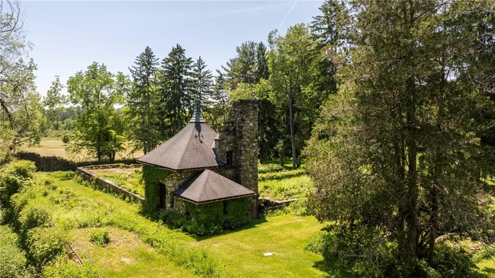 45 Hitchcock Lane Millbrook, NY 12545
