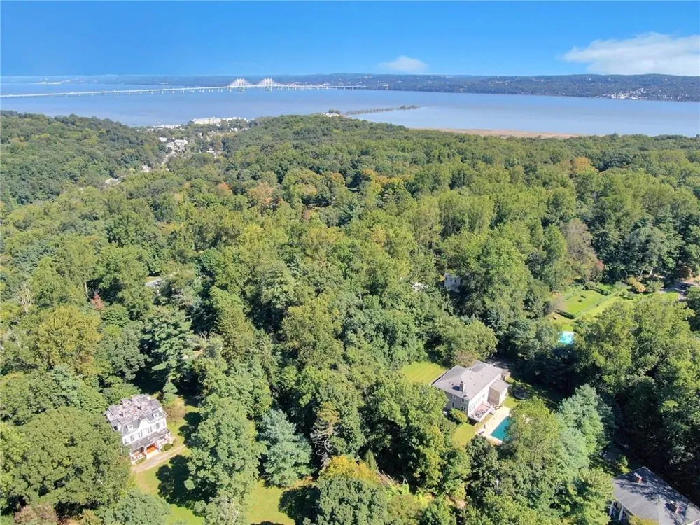 4 Deer Run Sparkill, NY 10976