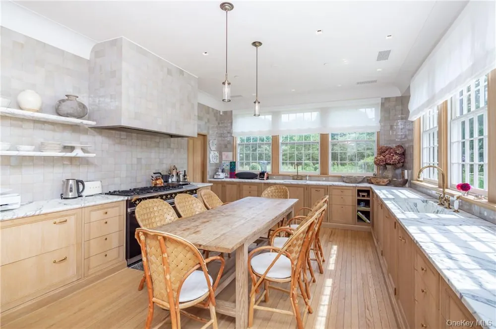 45 Ram Island Drive Southampton, NY 11968