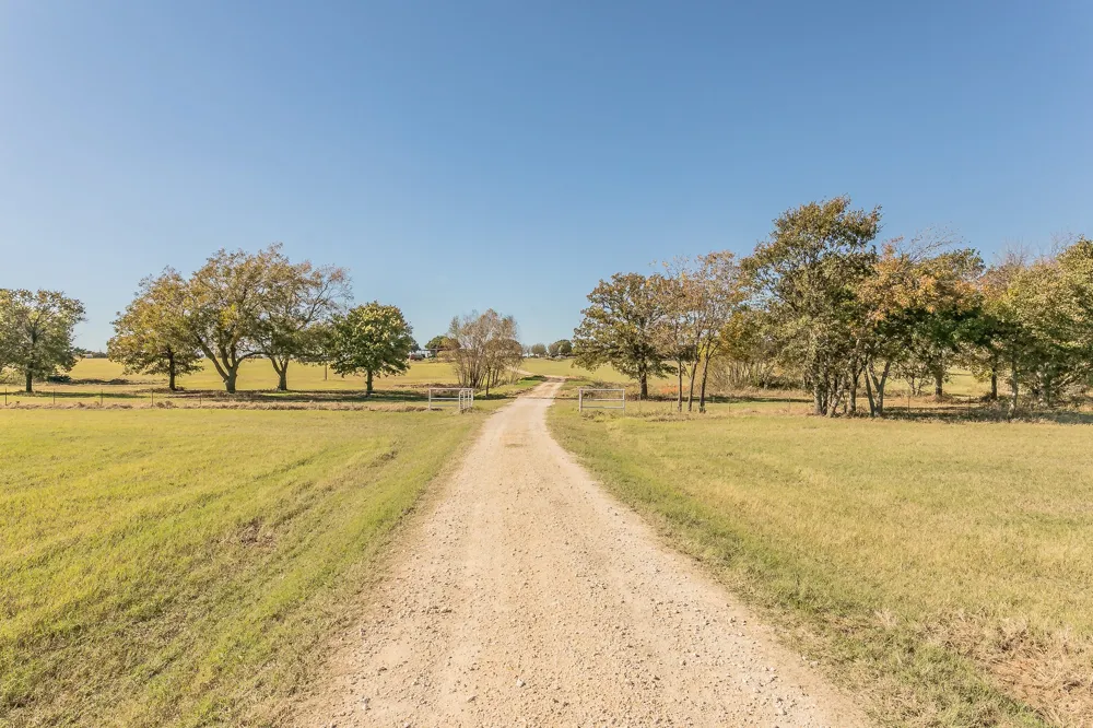 1799 Cottonwood Creek Road St Jo, TX 76265