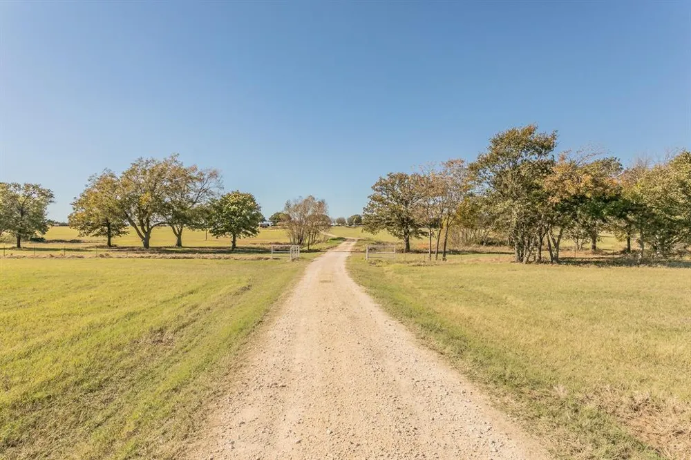 1799 Cottonwood Creek Road St Jo, TX 76265