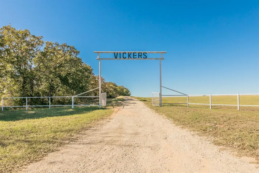 1799 Cottonwood Creek Road St Jo, TX 76265