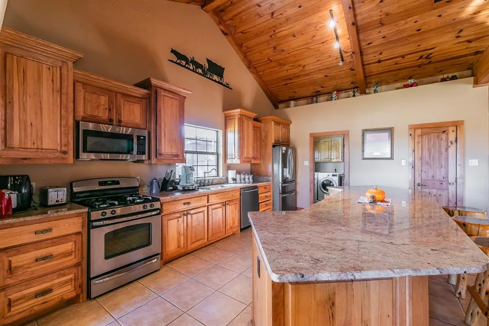 1799 Cottonwood Creek Road St Jo, TX 76265