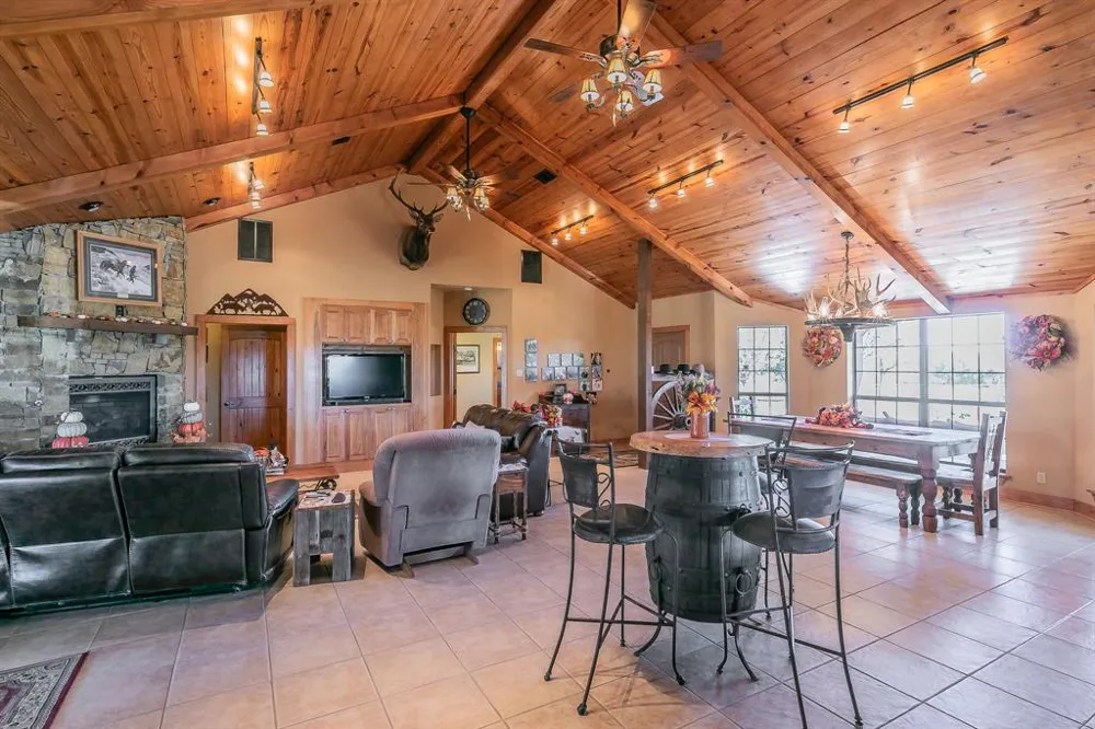 1799 Cottonwood Creek Road St Jo, TX 76265