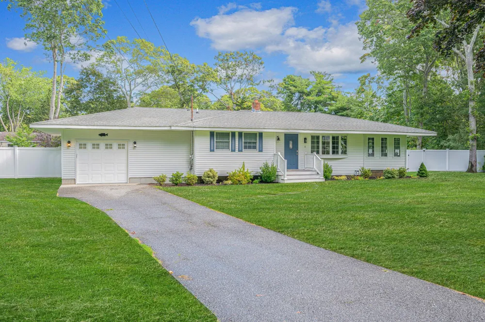 6 Rolling Hill Road Hampton Bays, NY 11946