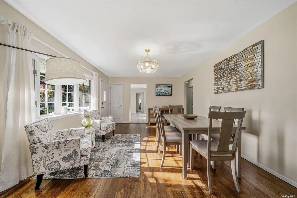 6 Rolling Hill Road Hampton Bays, NY 11946