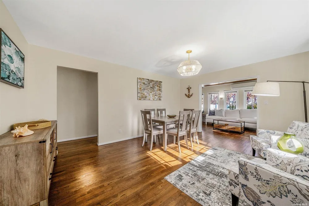 6 Rolling Hill Road Hampton Bays, NY 11946