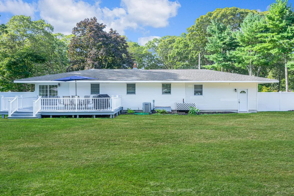 6 Rolling Hill Road Hampton Bays, NY 11946