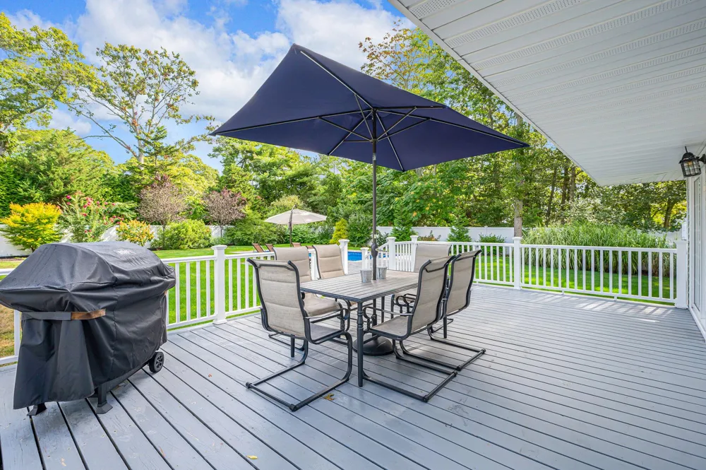 6 Rolling Hill Road Hampton Bays, NY 11946