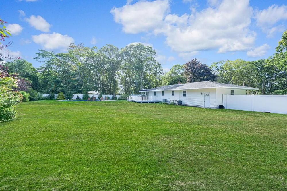 6 Rolling Hill Road Hampton Bays, NY 11946
