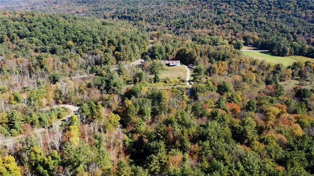 25 Nobletown Road Hillsdale, NY 12529