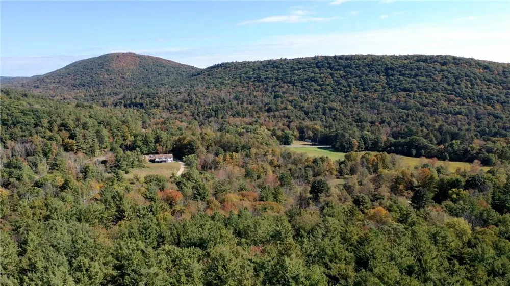 25 Nobletown Road Hillsdale, NY 12529