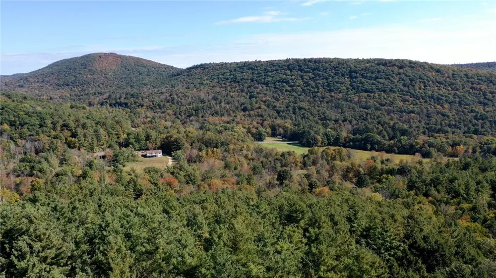 25 Nobletown Road Hillsdale, NY 12529