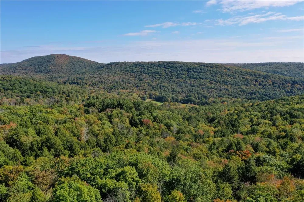 25 Nobletown Road Hillsdale, NY 12529