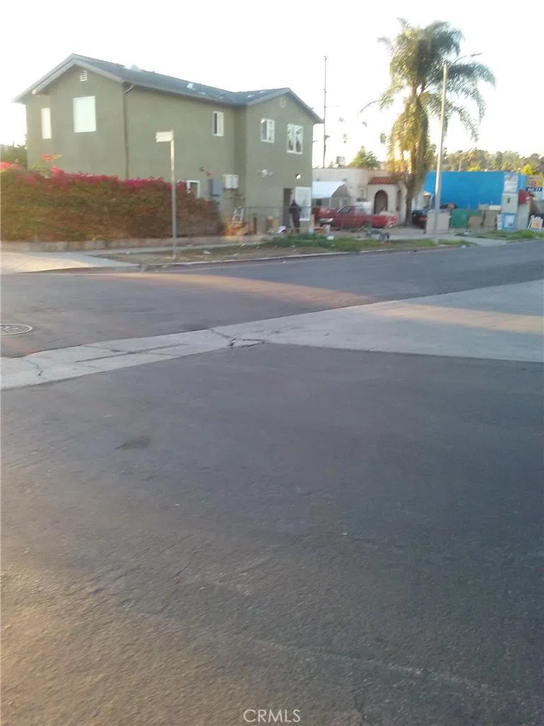 3559 PUEBLO AVENUE El Sereno, CA 90032