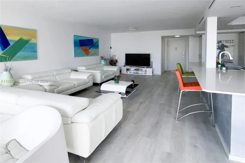 800 Parkview Dr #708 Hallandale Beach, FL 33009