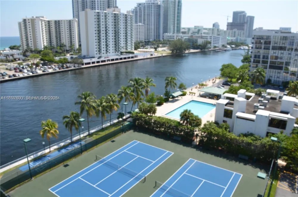 800 Parkview Dr #708 Hallandale Beach, FL 33009