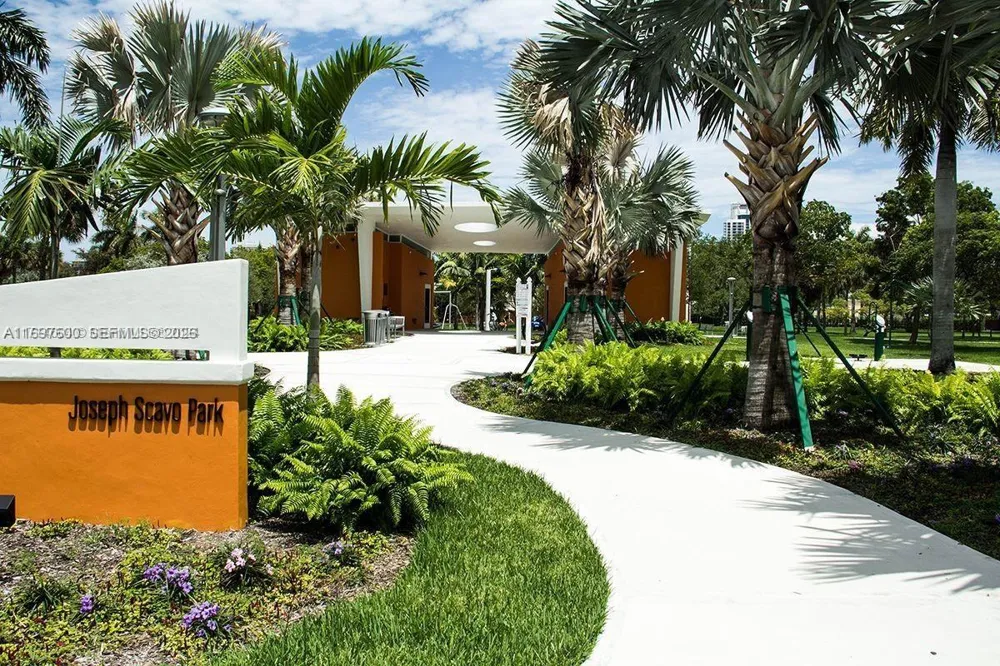 800 Parkview Dr #708 Hallandale Beach, FL 33009