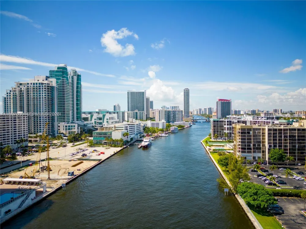 800 Parkview Dr #708 Hallandale Beach, FL 33009