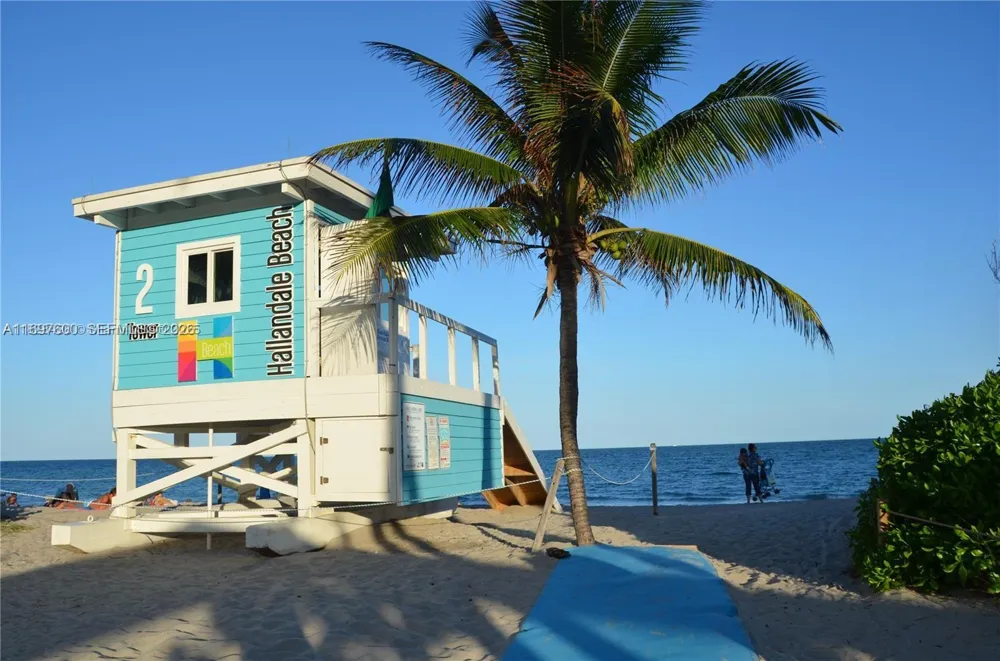 800 Parkview Dr #708 Hallandale Beach, FL 33009
