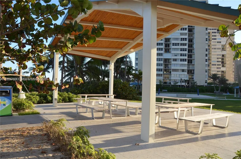 800 Parkview Dr #708 Hallandale Beach, FL 33009