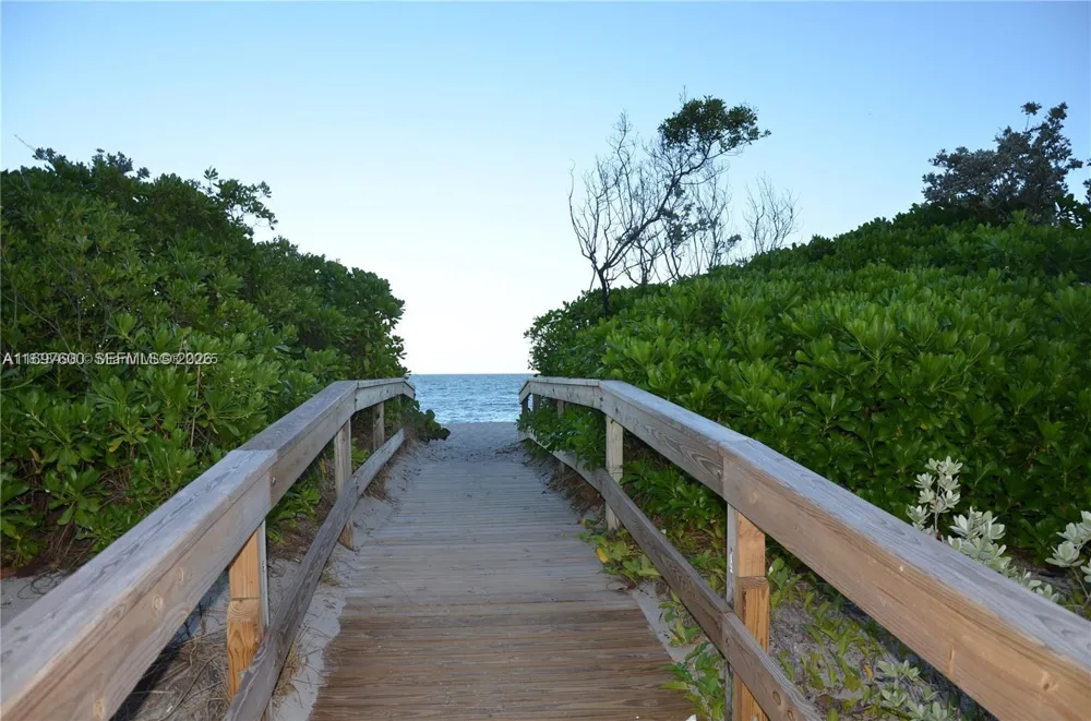 800 Parkview Dr #708 Hallandale Beach, FL 33009