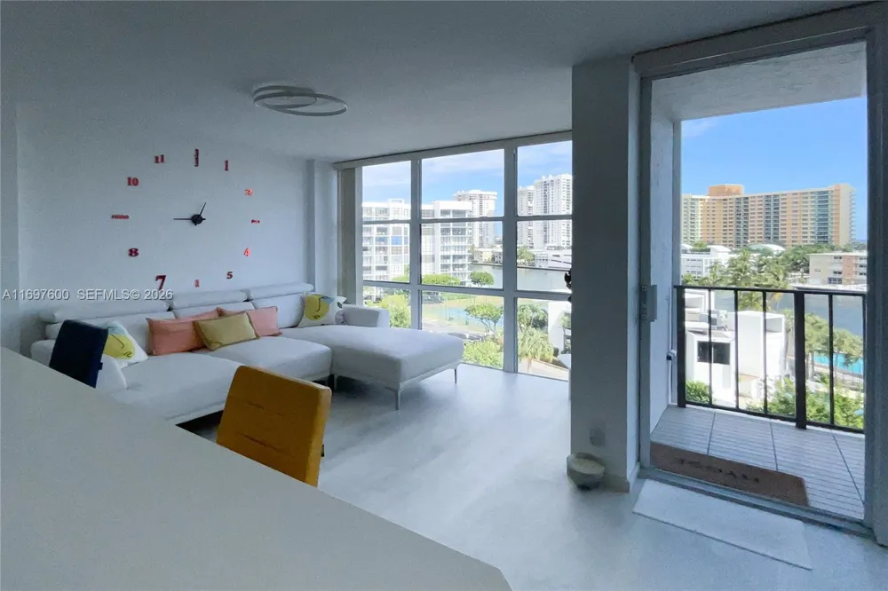 800 Parkview Dr #708 Hallandale Beach, FL 33009