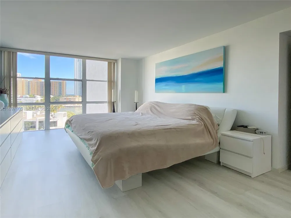 800 Parkview Dr #708 Hallandale Beach, FL 33009
