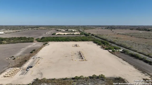 171 ACRES Highway 80 Gillett, TX 78116
