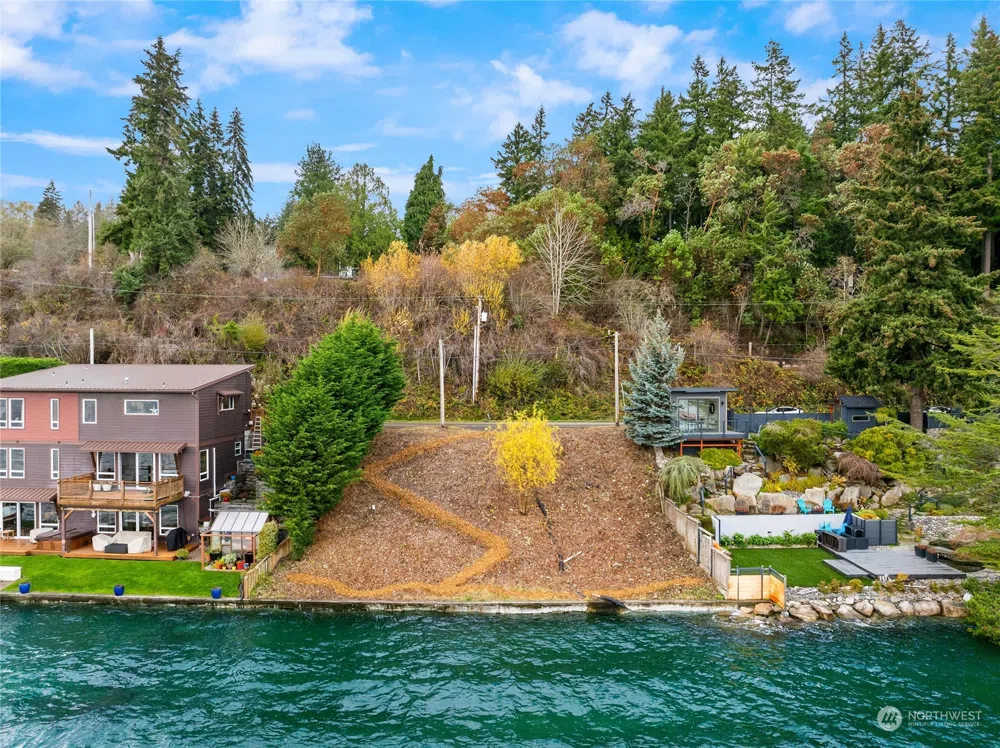 3356 Point White Drive NE Bainbridge Island, WA 98110