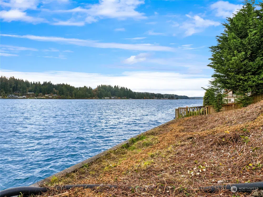 3356 Point White Drive NE Bainbridge Island, WA 98110