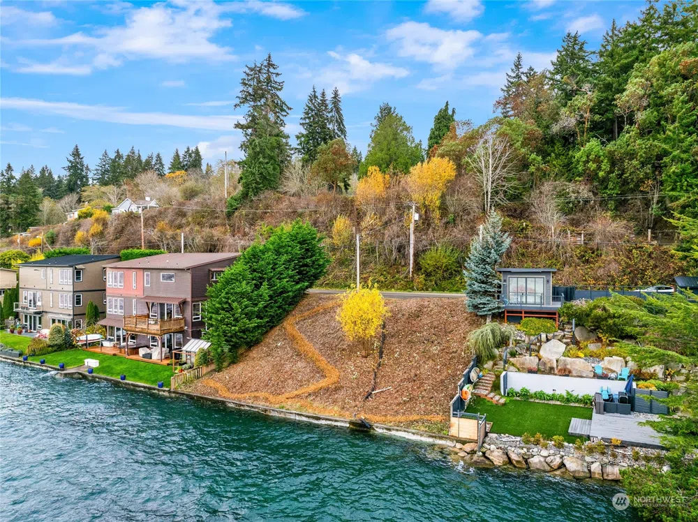 3356 Point White Drive NE Bainbridge Island, WA 98110