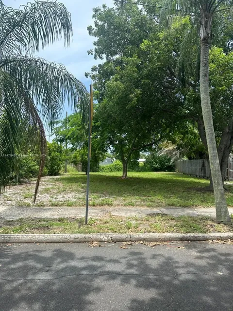 3014 Greenwood Ave