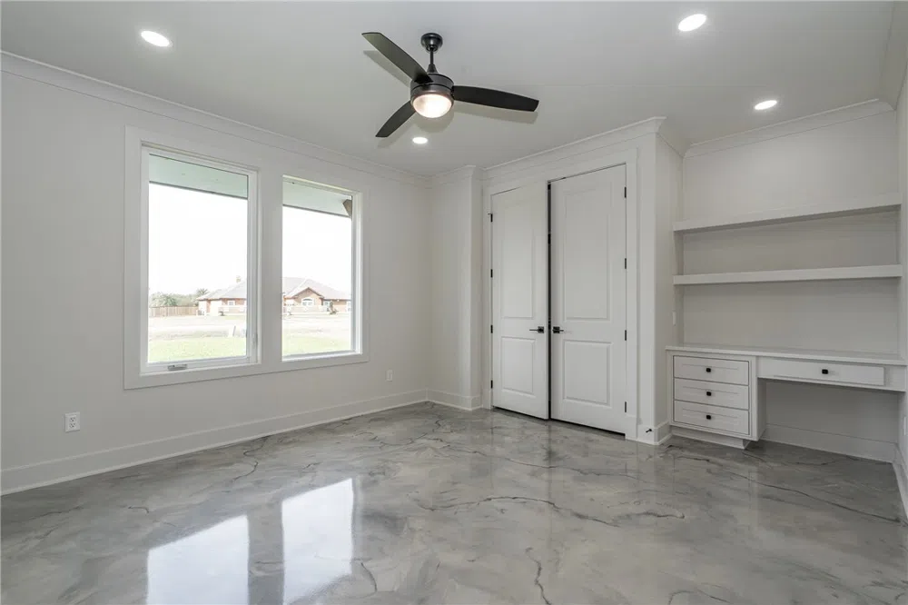 5490 Lonesome Dove Robstown, TX 78380