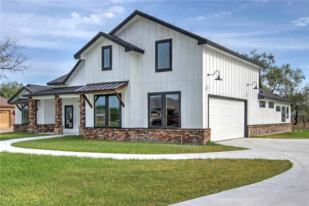 5490 Lonesome Dove Robstown, TX 78380