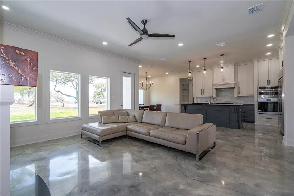 5490 Lonesome Dove Robstown, TX 78380