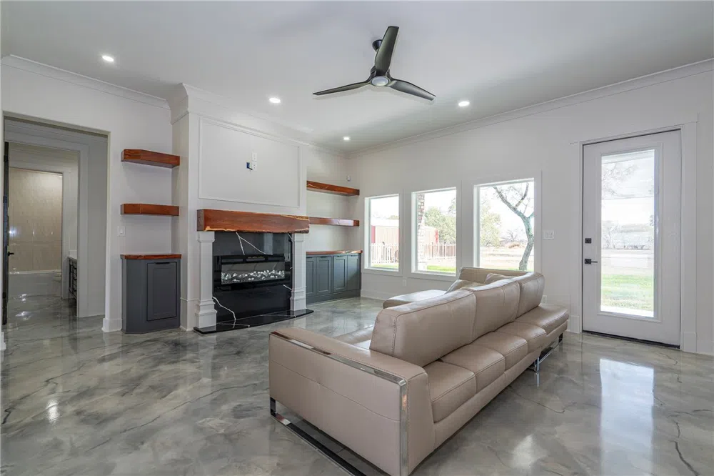 5490 Lonesome Dove Robstown, TX 78380