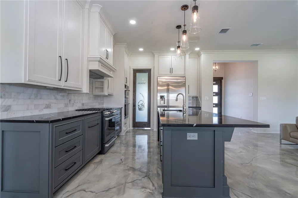 5490 Lonesome Dove Robstown, TX 78380