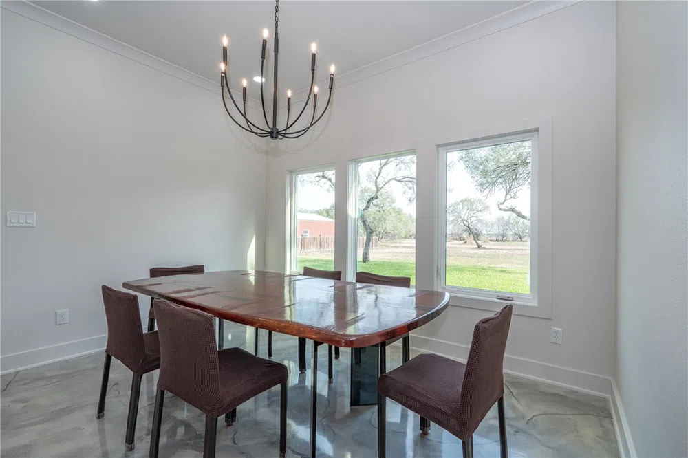 5490 Lonesome Dove Robstown, TX 78380