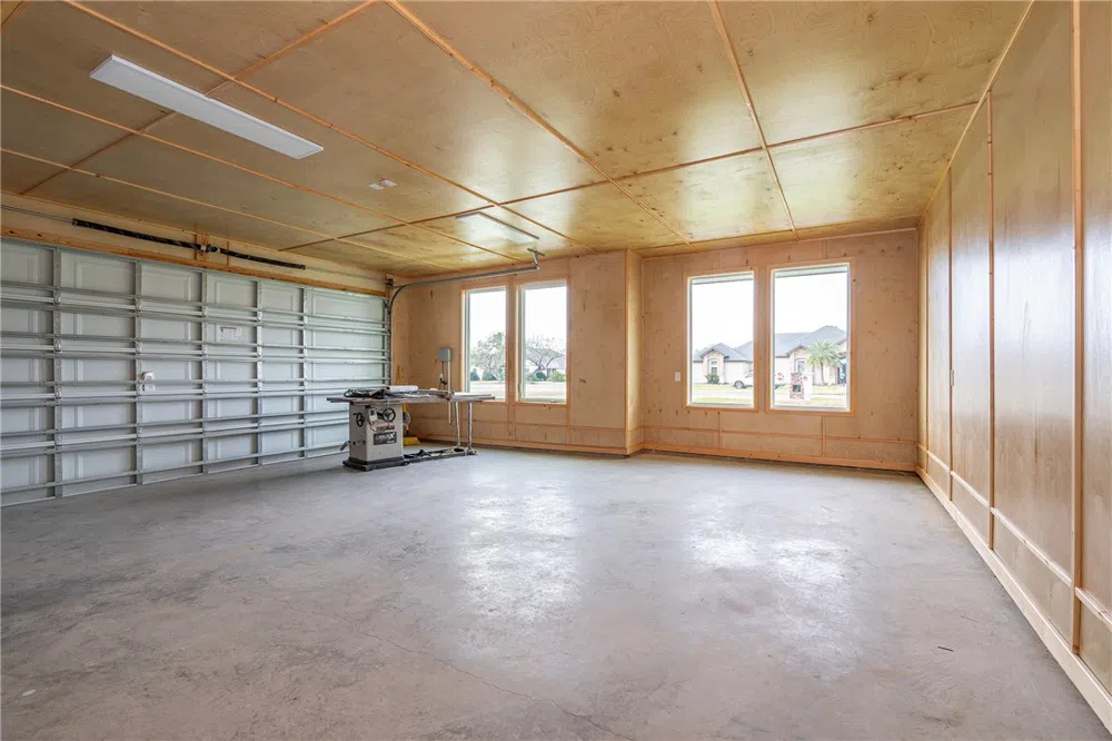 5490 Lonesome Dove Robstown, TX 78380