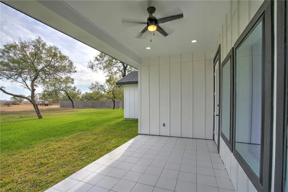 5490 Lonesome Dove Robstown, TX 78380
