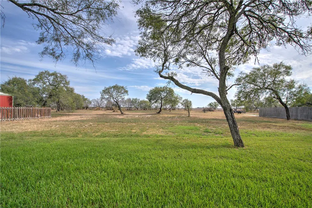 5490 Lonesome Dove Robstown, TX 78380